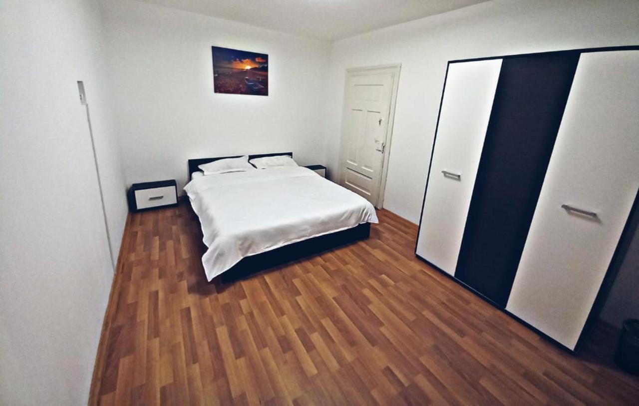 Camere In Regim Hotelier براشوف المظهر الخارجي الصورة